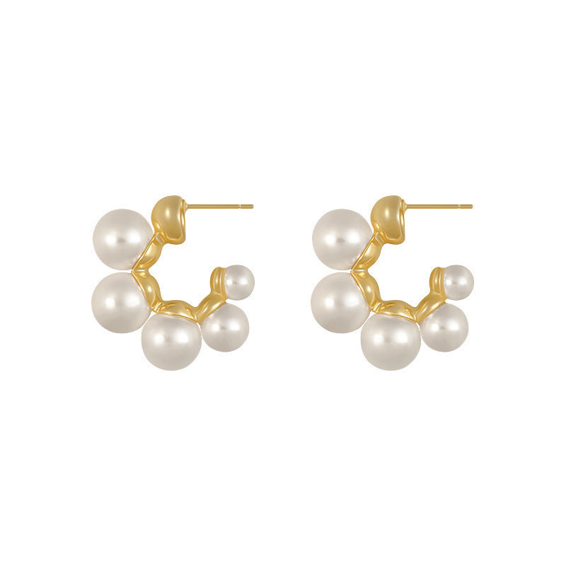 Women's Elegant Shaped Pearl Ear Simple Wild Affordable Stud Earrings