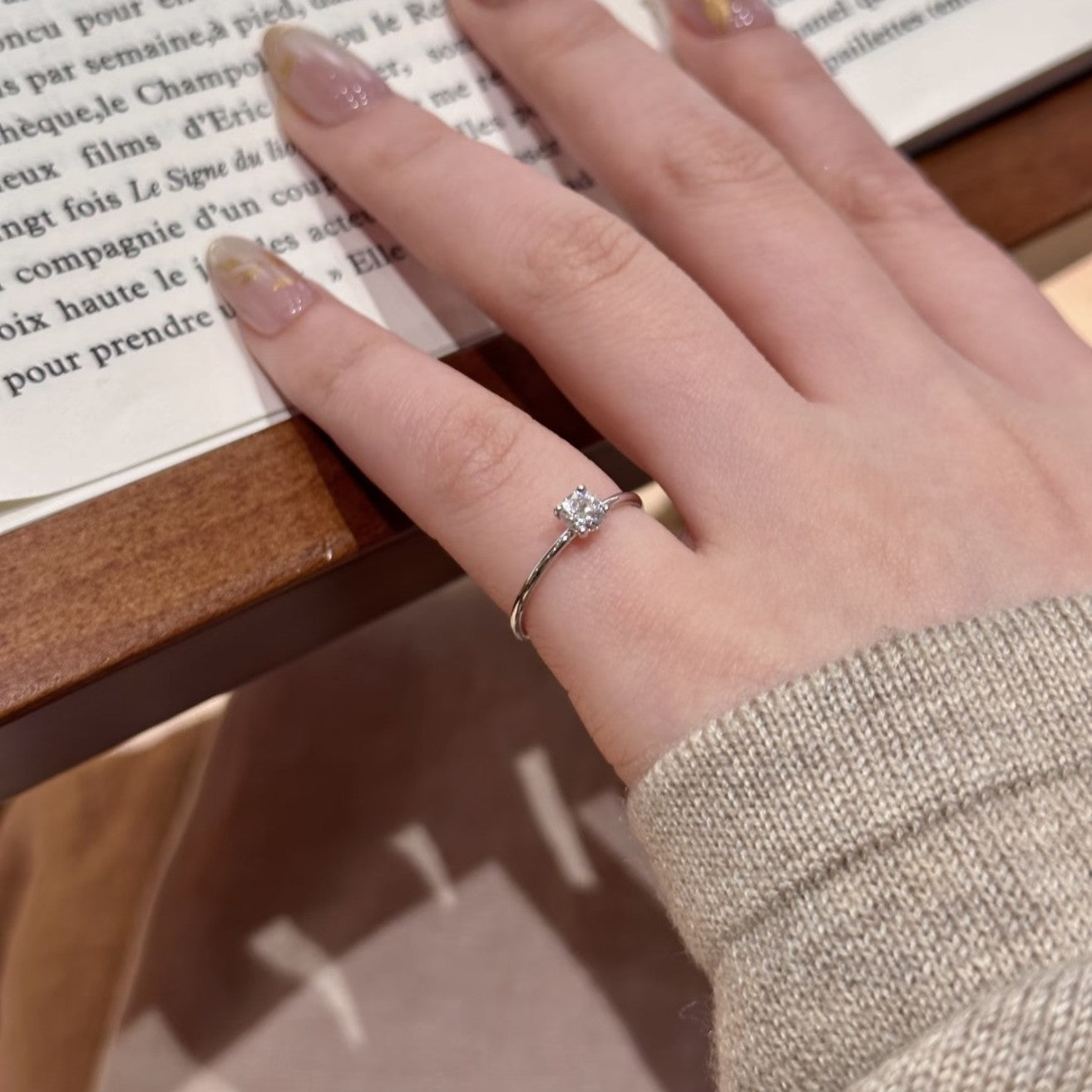 Women's Thin Glittering Single Rhinestone Simple Affordable Luxury Fashion Niche Ring