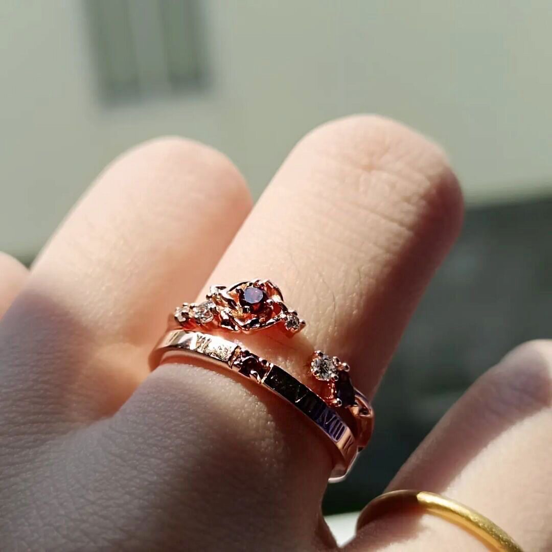 Theme Rose Time Mr Queen's Choice Light Luxury Rings