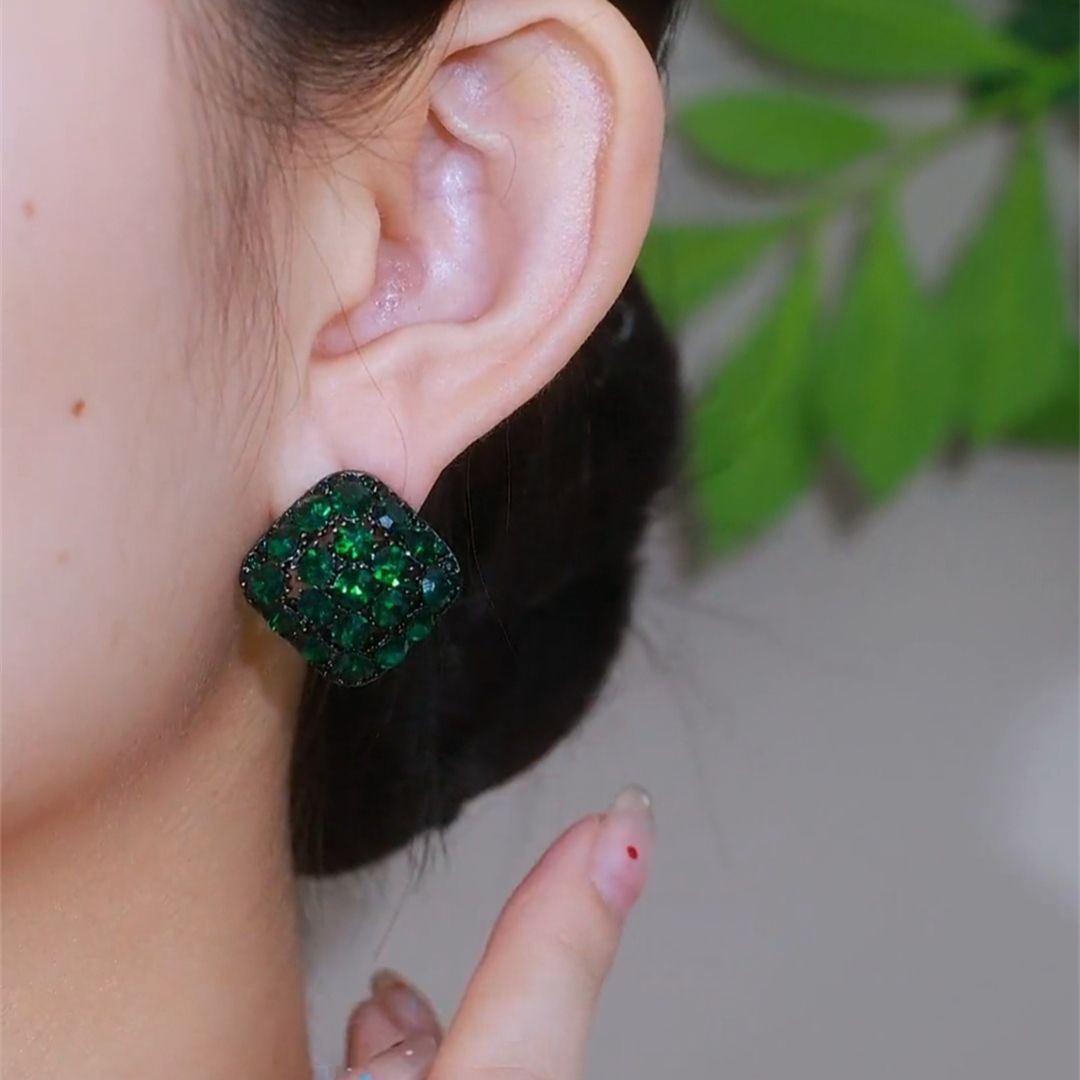 Women's Green Square Retro Full Diamond Ear Clip Design Earrings