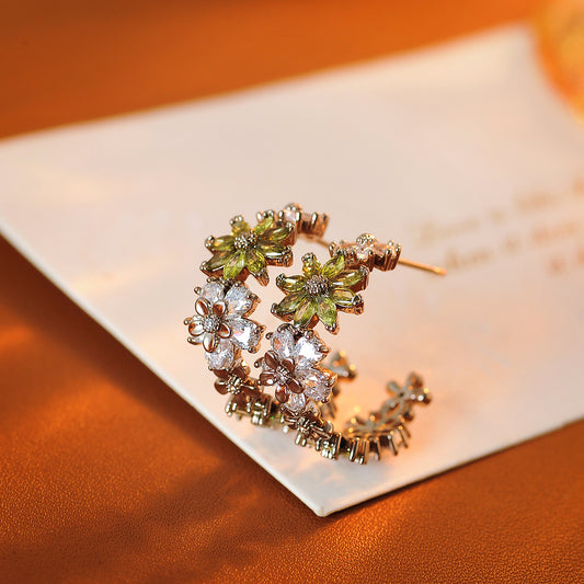 Women's Shiny Diamond Flowers High-grade Ear Summer Stud Earrings
