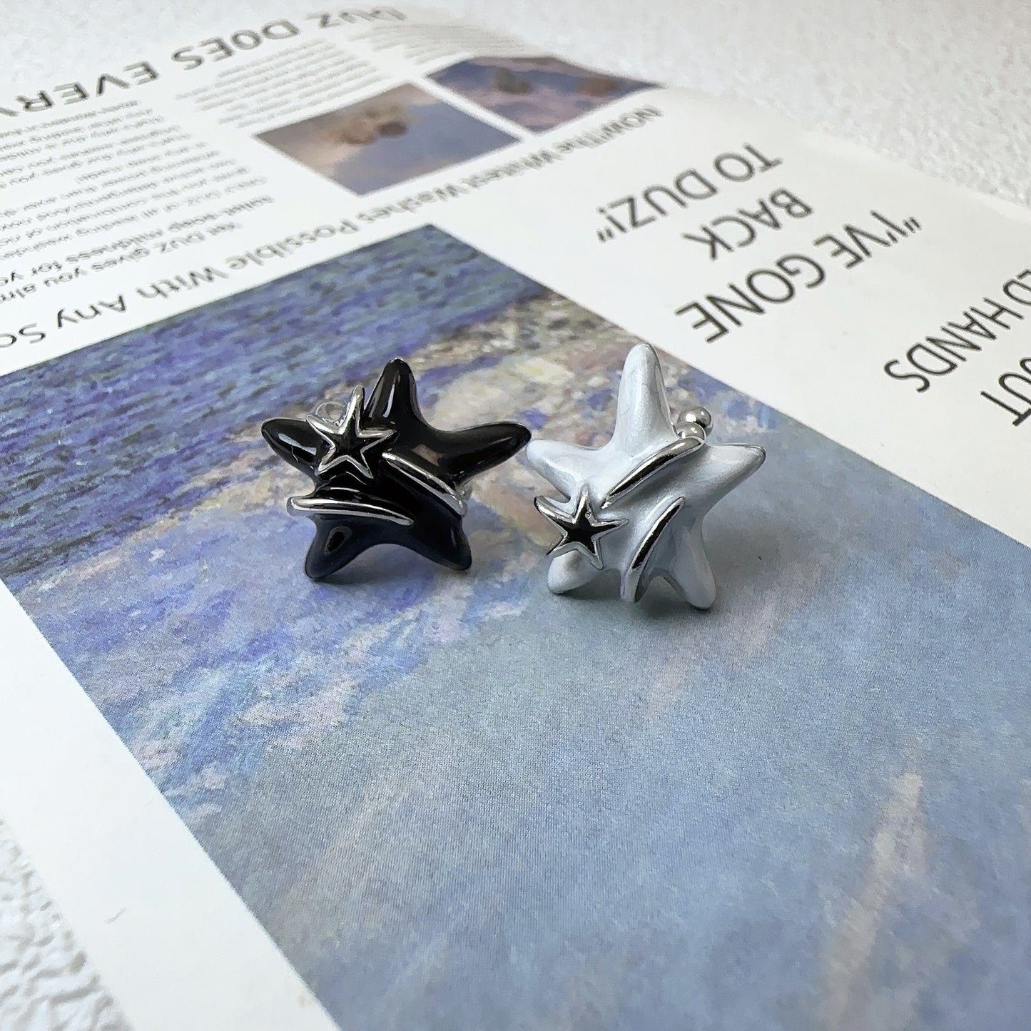 Dripping Oil Black White Two-color Surround Five-pointed Stud Earrings
