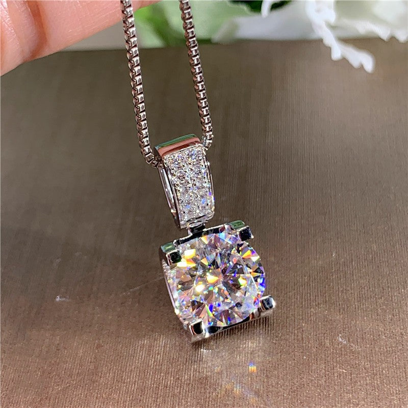Women's Cow Head Single Diamond Classic Artificial Clavicle Necklaces