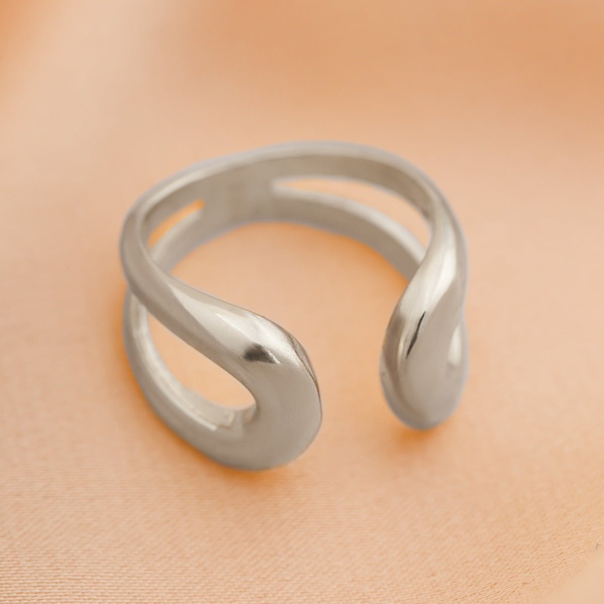 Wavy Pleated Glossy Hug Female Personality Light Rings