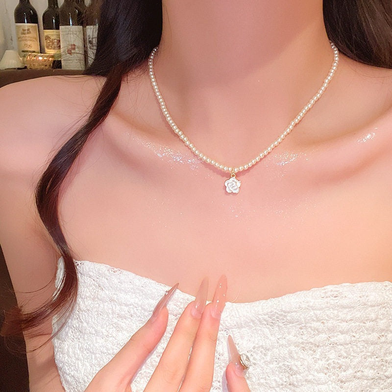 Women's Wind Clavicle Chain Design Love High-grade Necklace