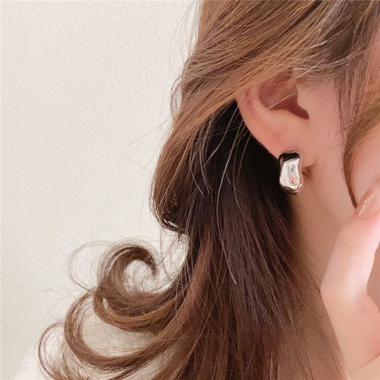 Women's Sier Needle Arc Metal Simple Temperament Commute Irregular Retro Stud Earrings