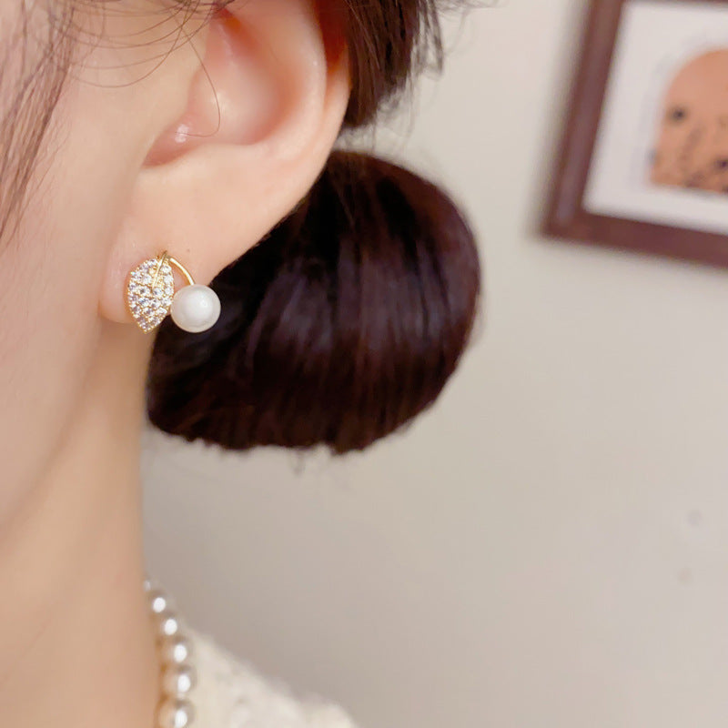Women's Fashion Small Diamond Leaf Pearl For Niche Temperament Minimalist Earrings