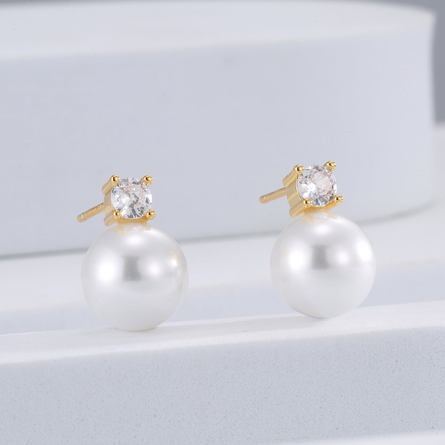 Women's Simple Korean Fresh Single Diamond Sweet Pearl Harbor Earrings