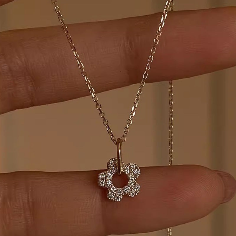 Flower Female Exquisite Niche Titanium Steel No Fading Simple Temperament Necklace