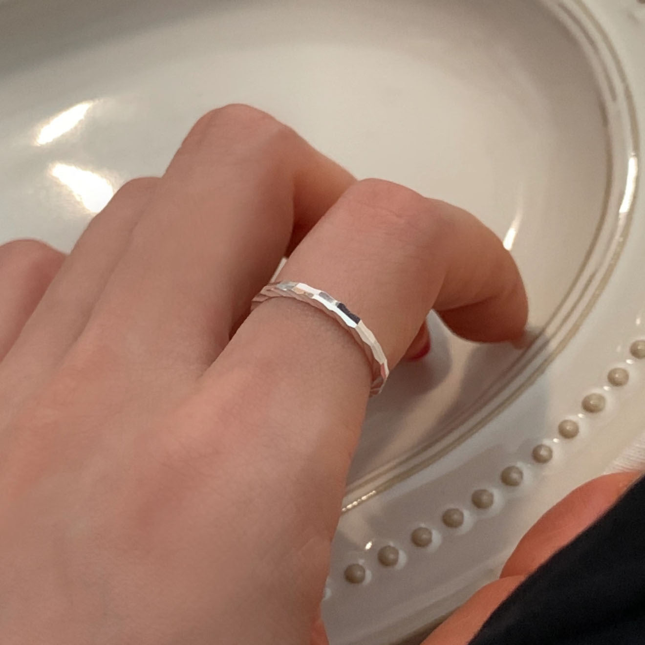 Women's Sier Irregular Carven Design Cut Fashion Simple Glossy Hammered Ring