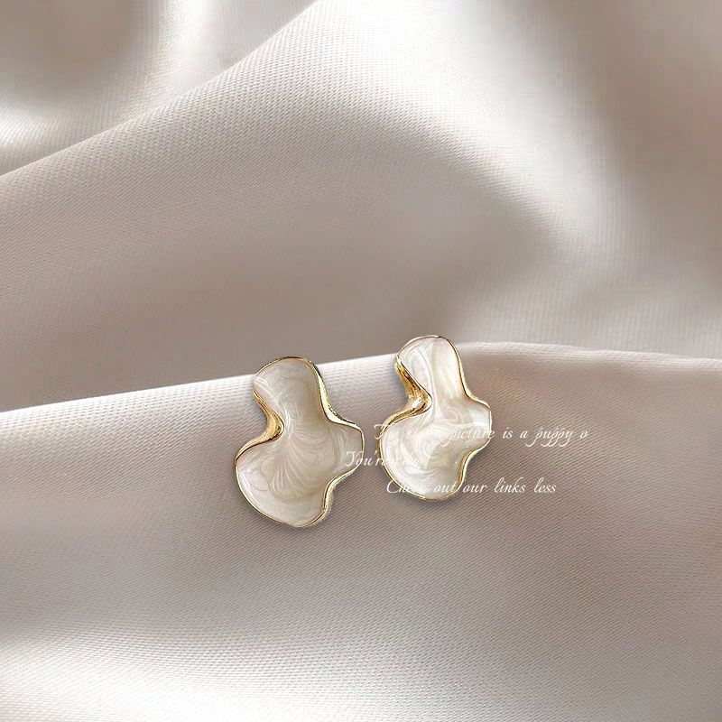 Women's Pearl Elegant High-grade White Ear Clip Earrings