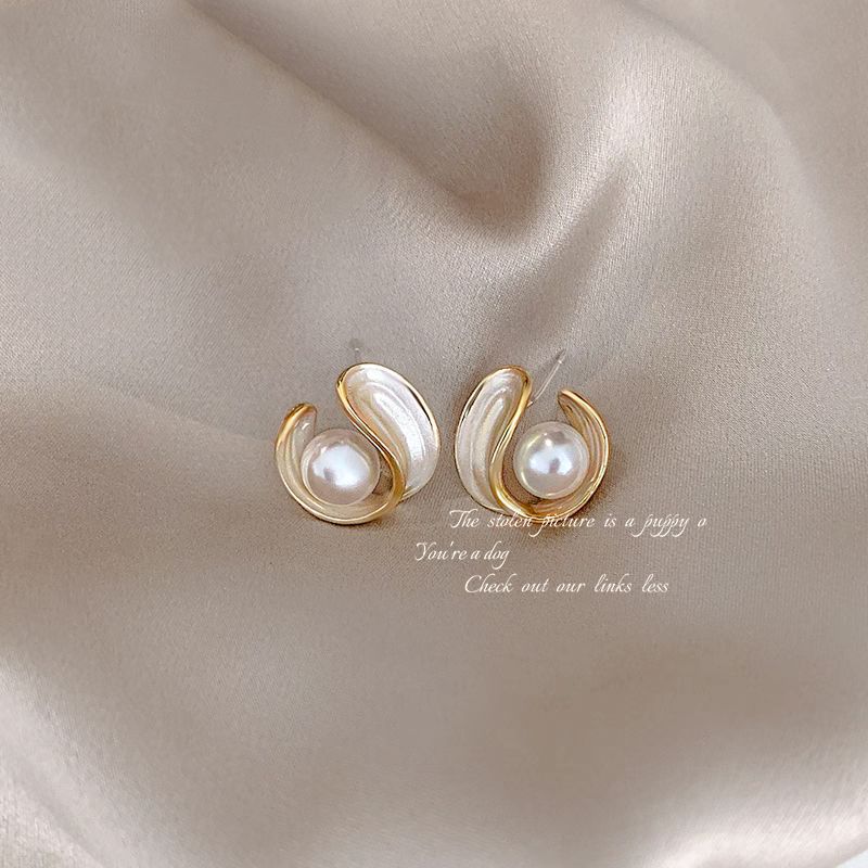 Women's Pearl Elegant High-grade White Ear Clip Earrings