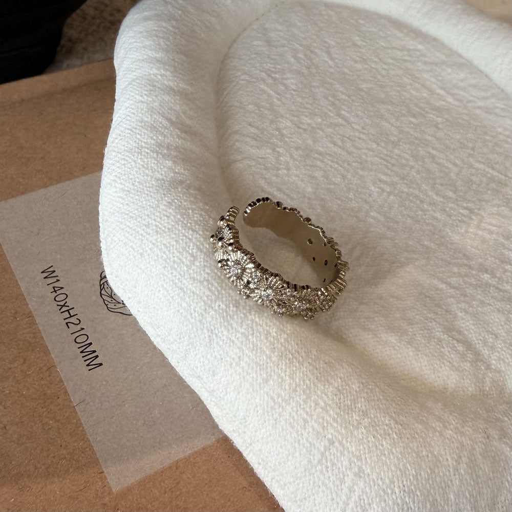 Women's Zircon Inlaid Niche High-grade Coffee Gold Light Luxury Exquisite Index Ring