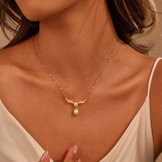 Stainless Steel Delicate Angel Wings Pearl Elegant Retro Temperament Clavicle Necklace