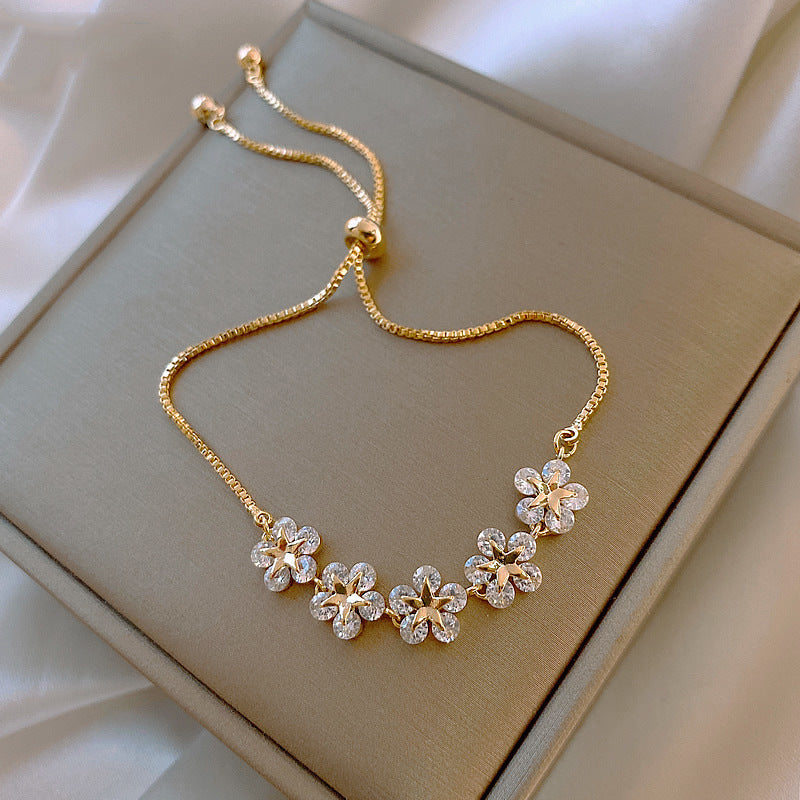 Women's Five Small Flower Five-pointed Star Pull Bracelet