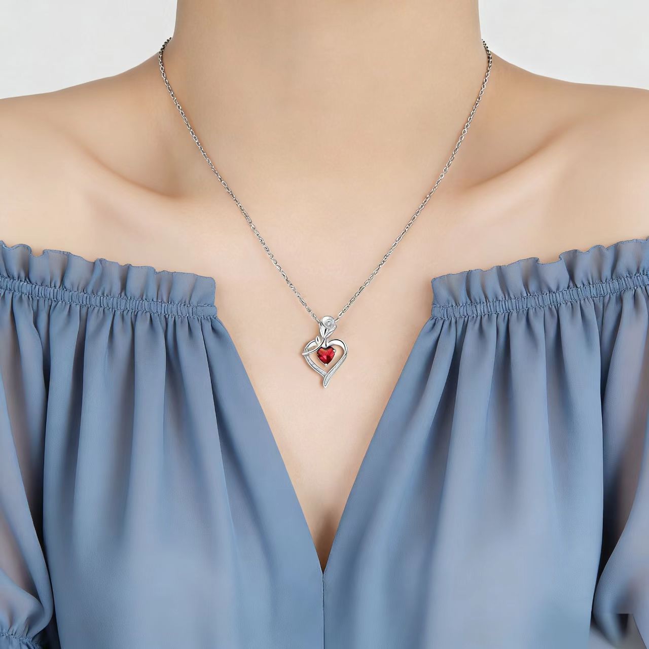 Love Rose Niche High-grade Clavicle Chain Simple Fashion Elegant Necklace