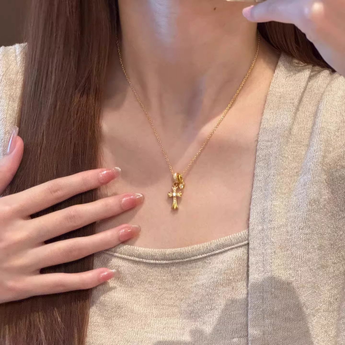 Light Luxury Golden Cross Clavicle Chain Simple Fashion Good-looking Gentle Necklace