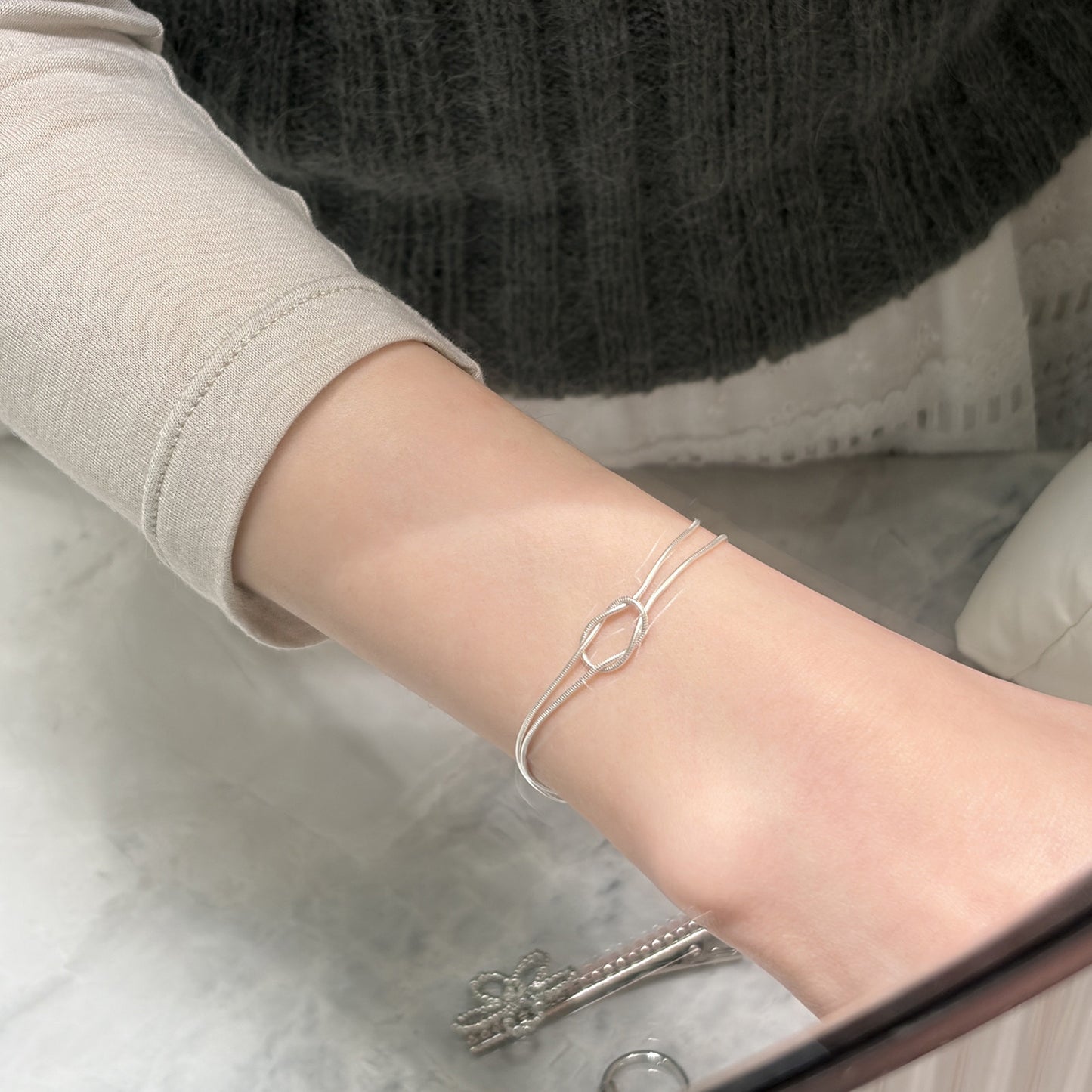 Women's Simple Fashion Snake Bones Chain Connecting Cold Style Design Bracelet