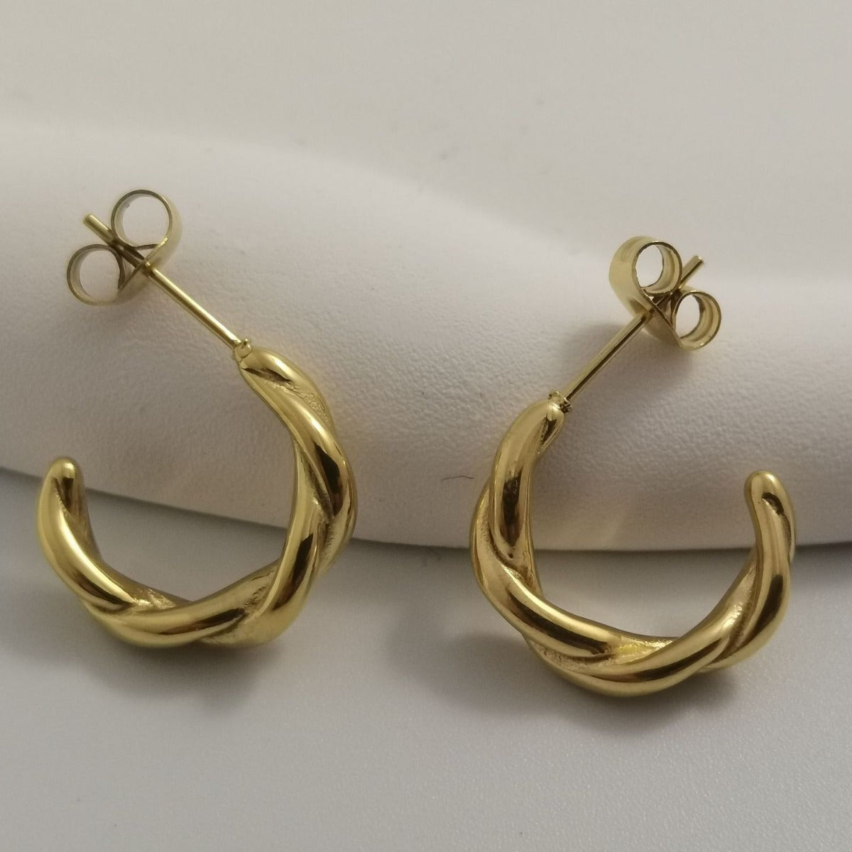 Fashionable Small Classic Style Elegant Ear Exquisite Stud Earrings