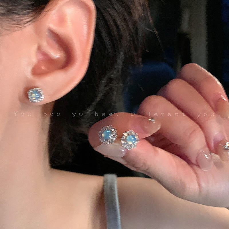 Women's Gentle Gold Crisis Blue Crystal Light Luxury Exquisite Cold Feeling Earrings