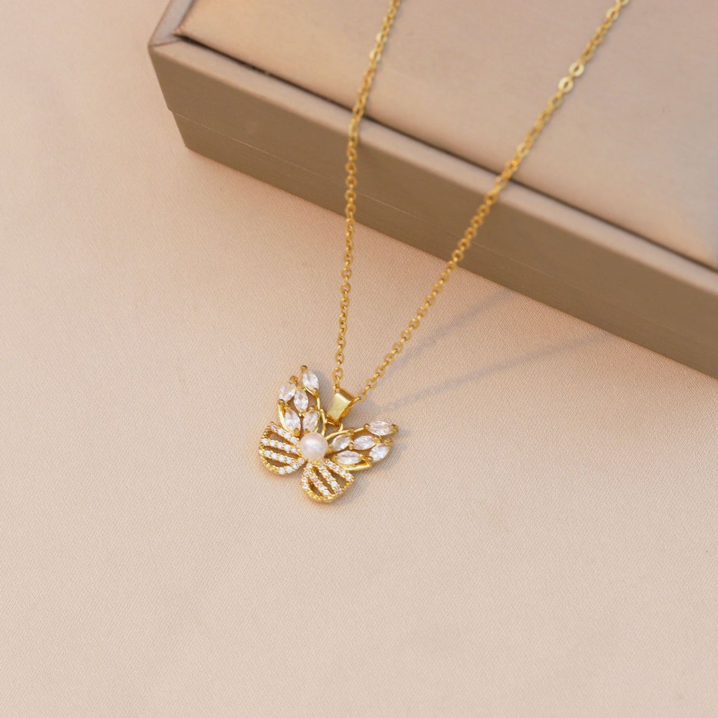 Women's French Butterfly Zircon Minority Fashion Design Temperament Titanium Necklace