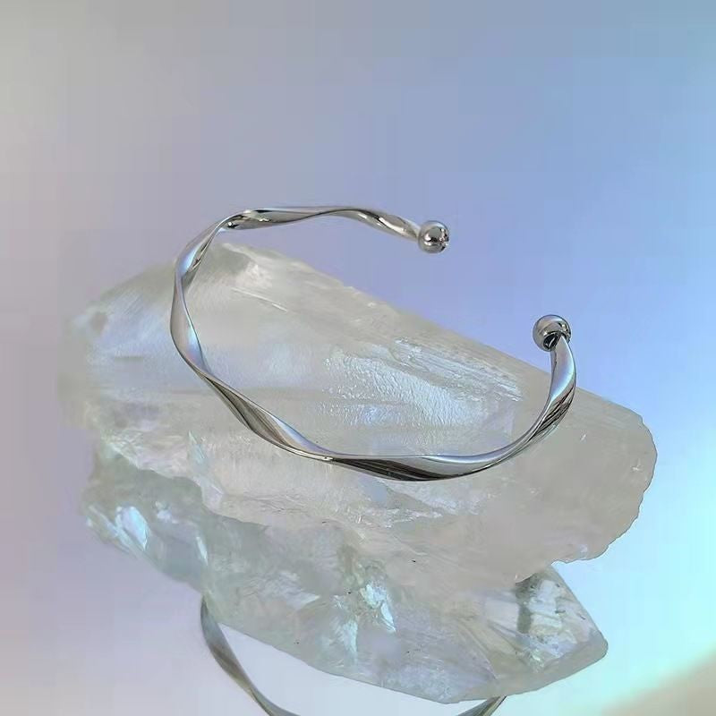 Women's Mobius Cold Style Design Simple Bracelets