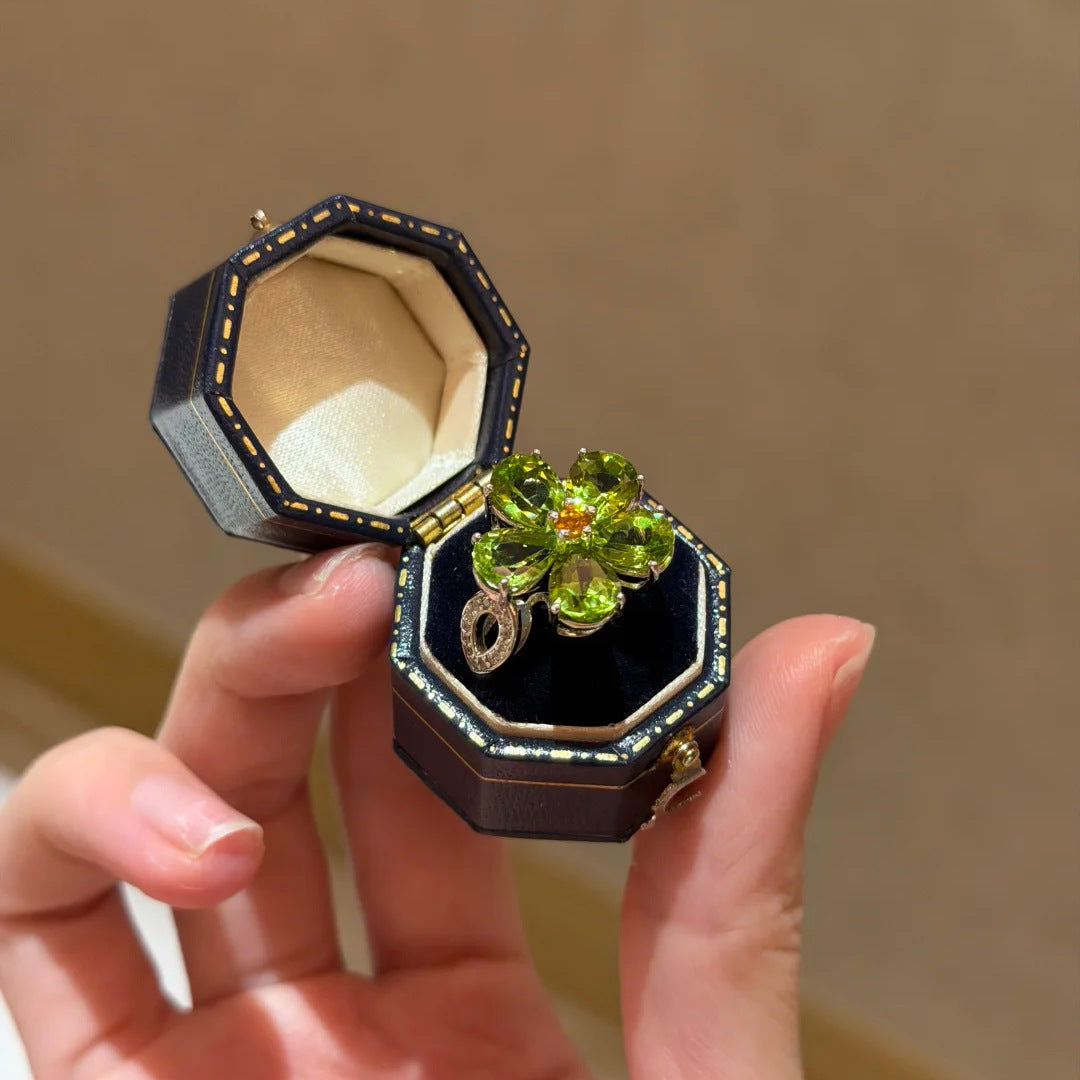 With Elegant Colorful Crystals In Apple Green Zircon On Pork Ring
