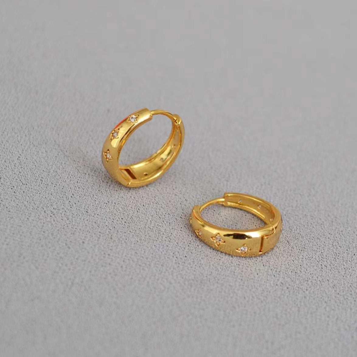 Women's Gold Emblem Inlaid Brass Plated Diamond Wild Earrings