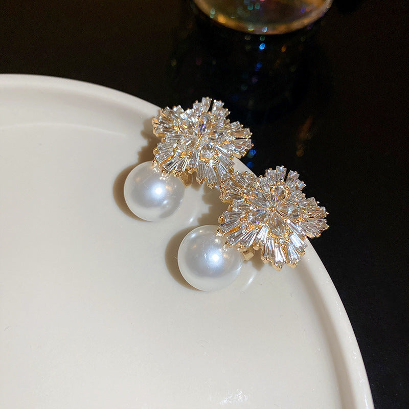 Fashion High-grade Zircon Pearl French Minority Retro Earrings