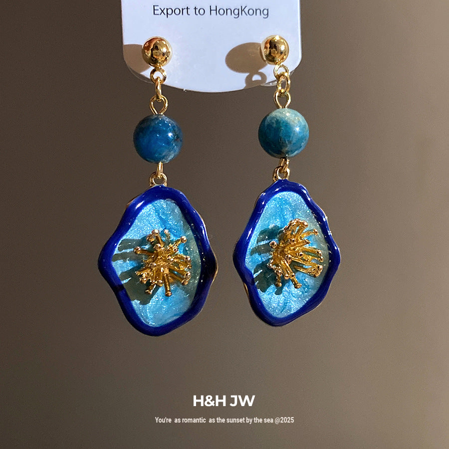 Women's Oval Vintage Court Style Light Luxury High-grade Pendants