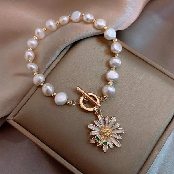 Women's Five Small Flower Five-pointed Star Pull Bracelet