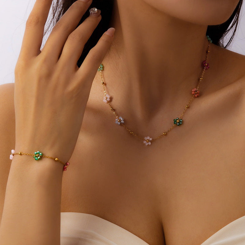 Women's High-grade Love Heart Flowers Beaded Small Flower Necklaces