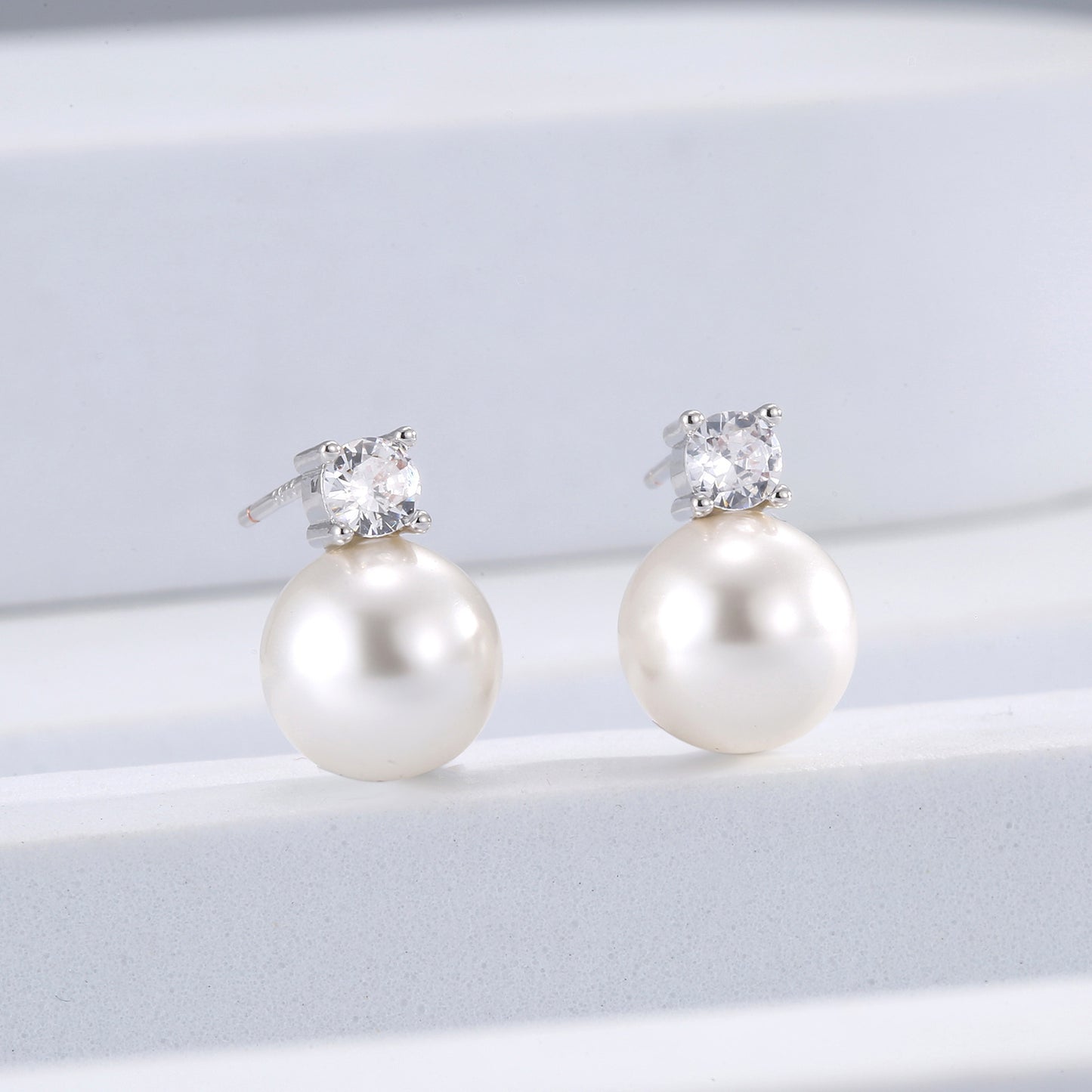 Women's Simple Korean Fresh Single Diamond Sweet Pearl Harbor Earrings