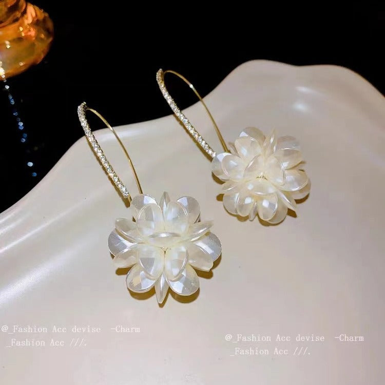Women's Korean Style Flower Pearl French Retro Cluster Versatile Rings