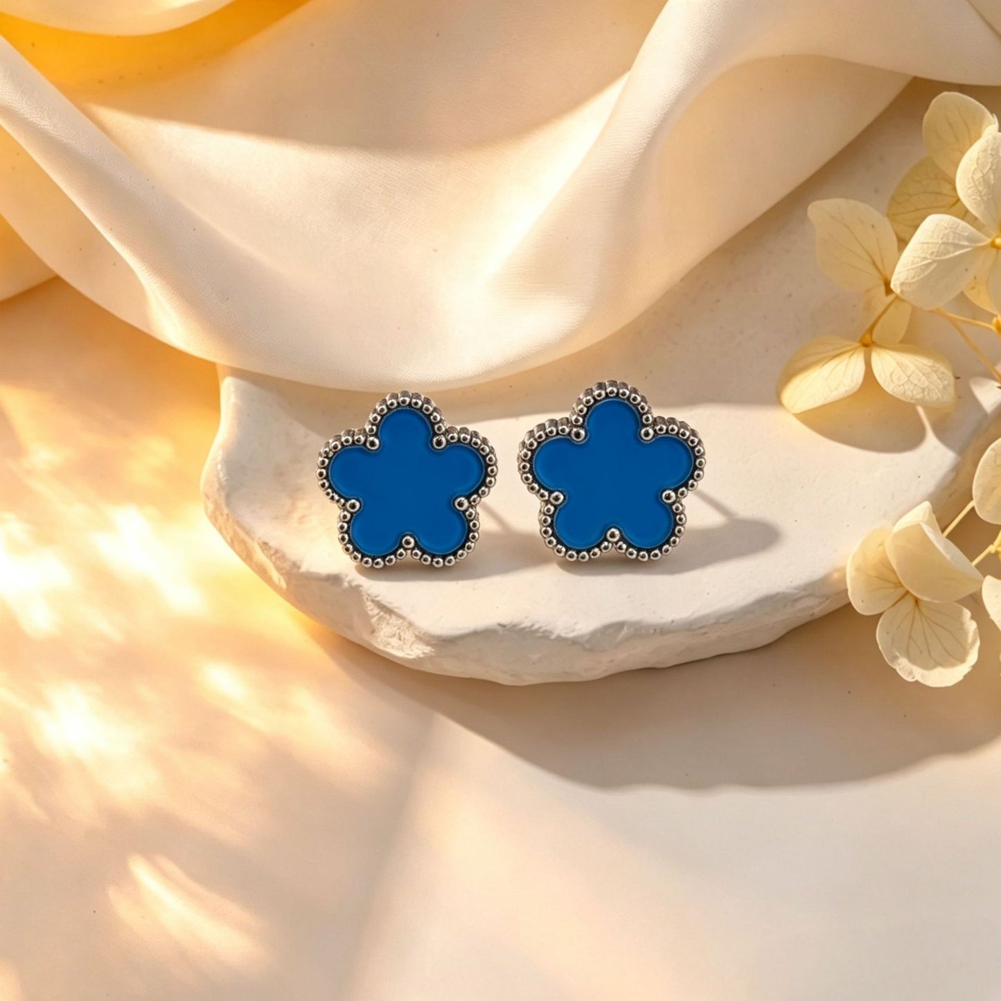 Women's Five-leaf Flower Titanium Steel Ear Design Fashion Exquisite Stud Earrings