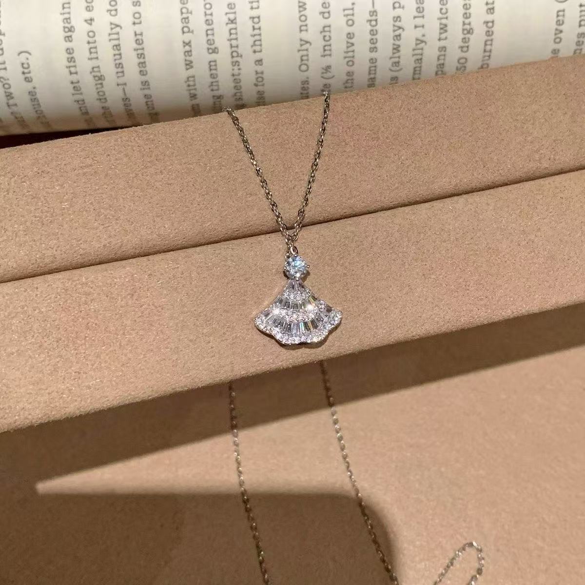 Women's Ginkgo Leaf Fan-shaped Skirt For Light Luxury Necklaces