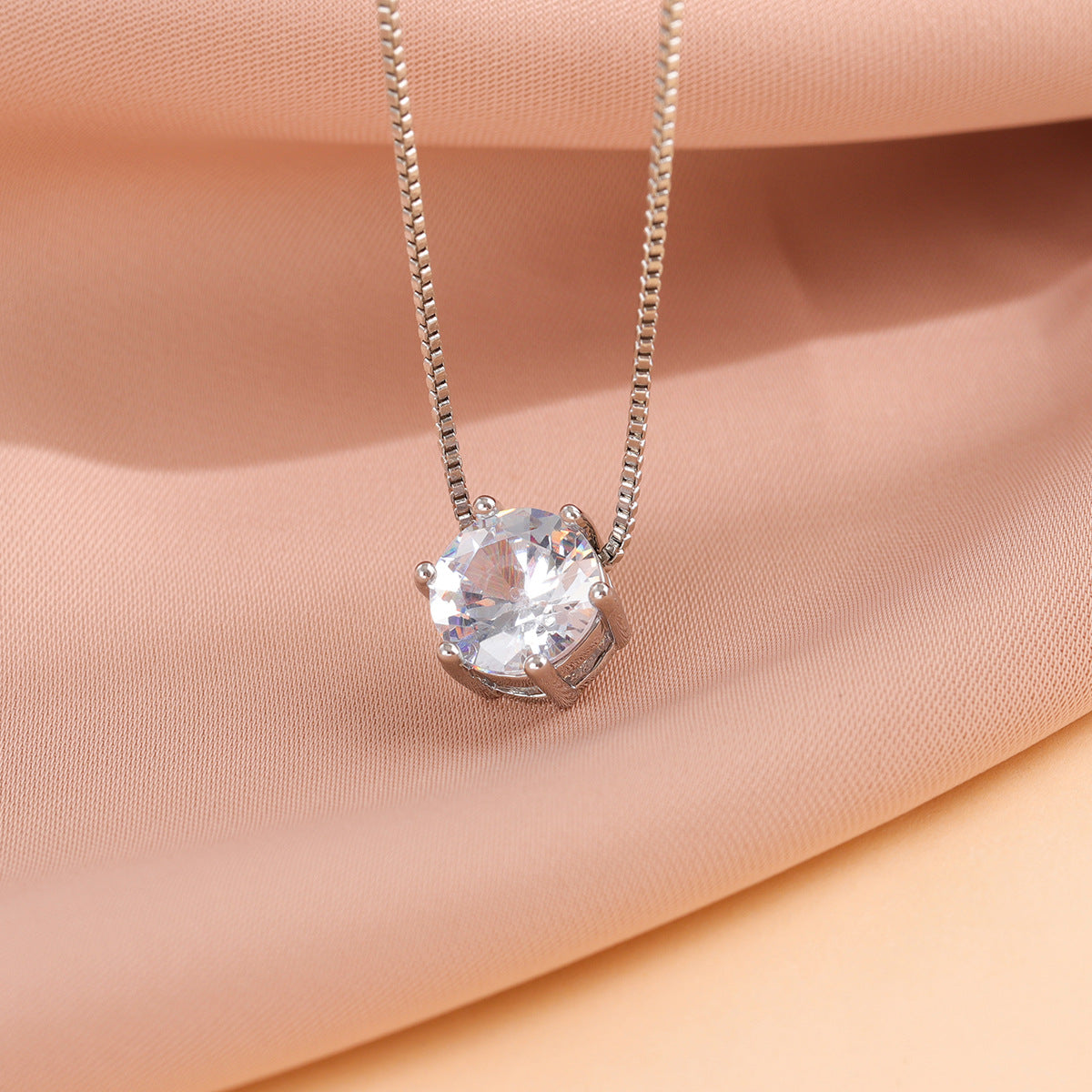 Women's Korean Style Fashion Single Diamond Six Claw Necklace