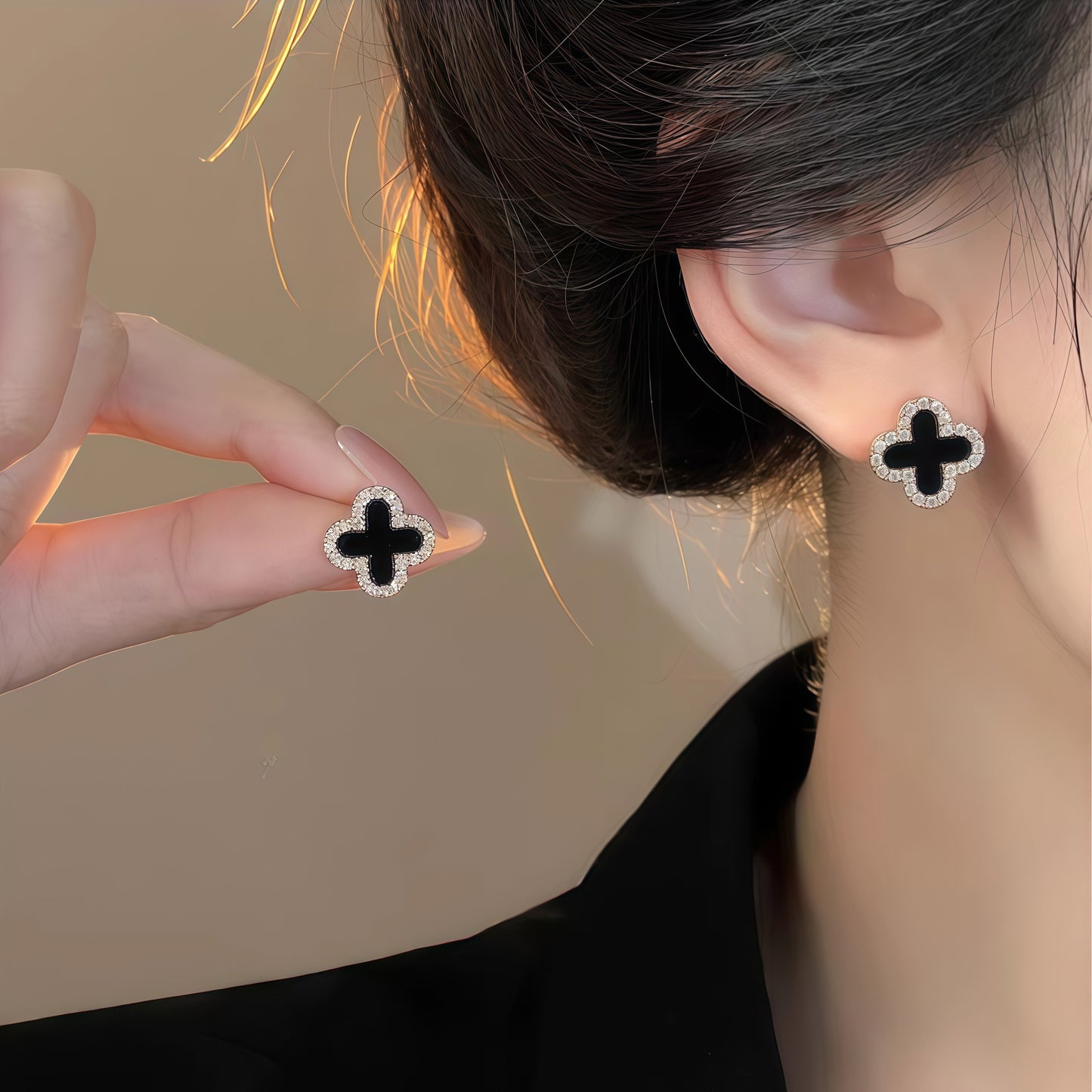Women's Sier Needle Lucky Four-leaf Clover Light Stud Earrings