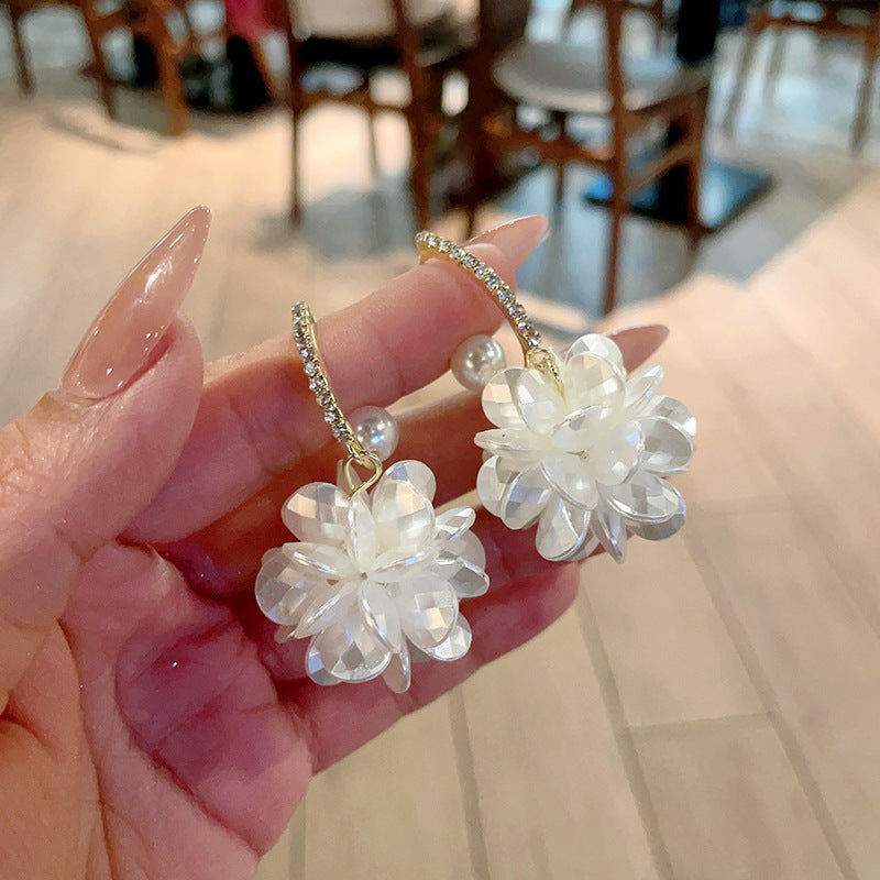 Needle High-grade White Petal Style Fashion Stud Earrings