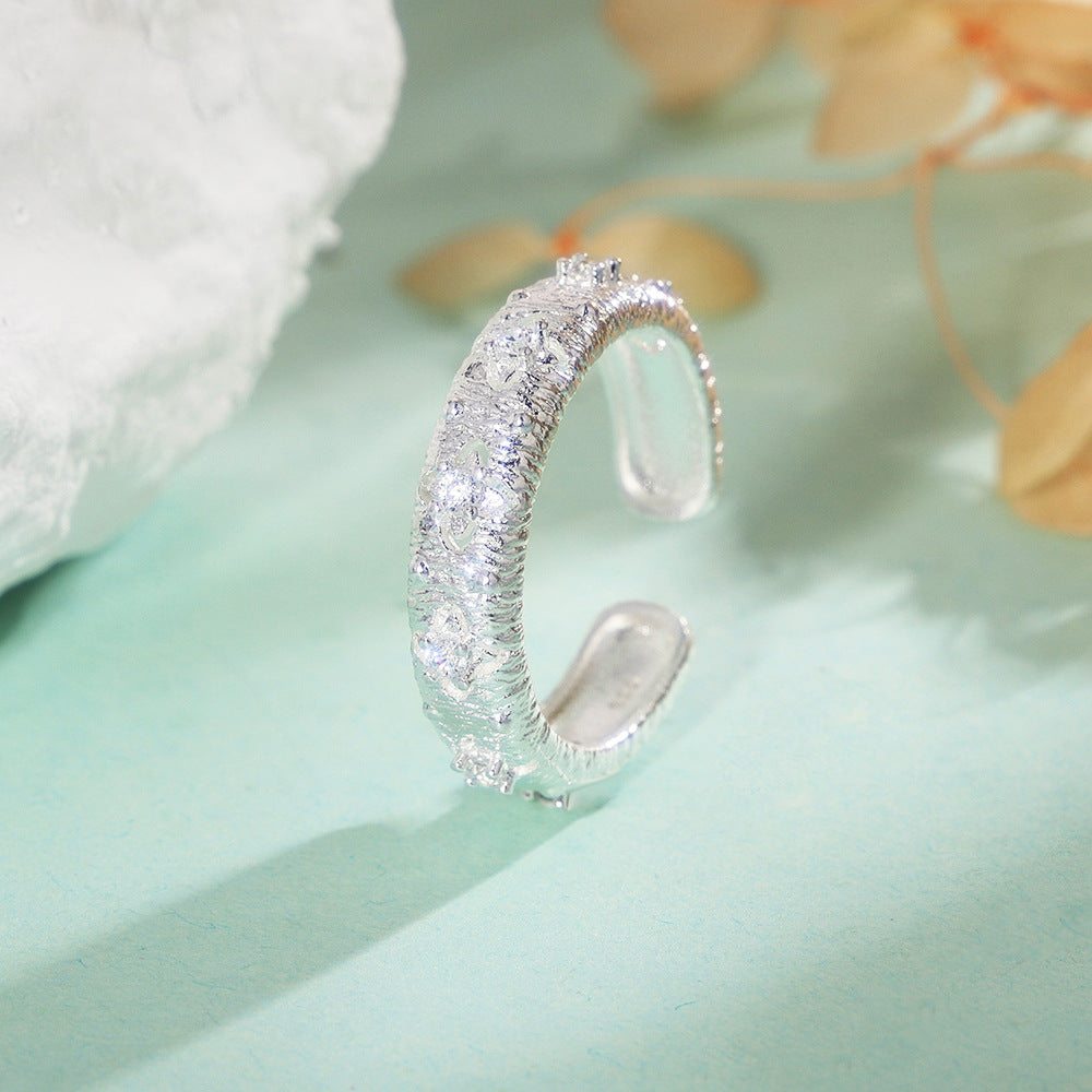 Women's Light Luxury Elegant Frosted Hollow Design Sier Brushed Flower Index Ring