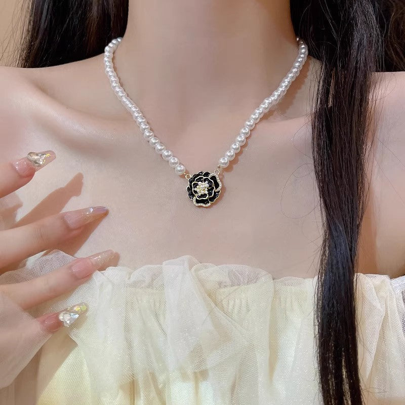 Women's Pearl Hot Temperament Clavicle Chain Design Necklaces