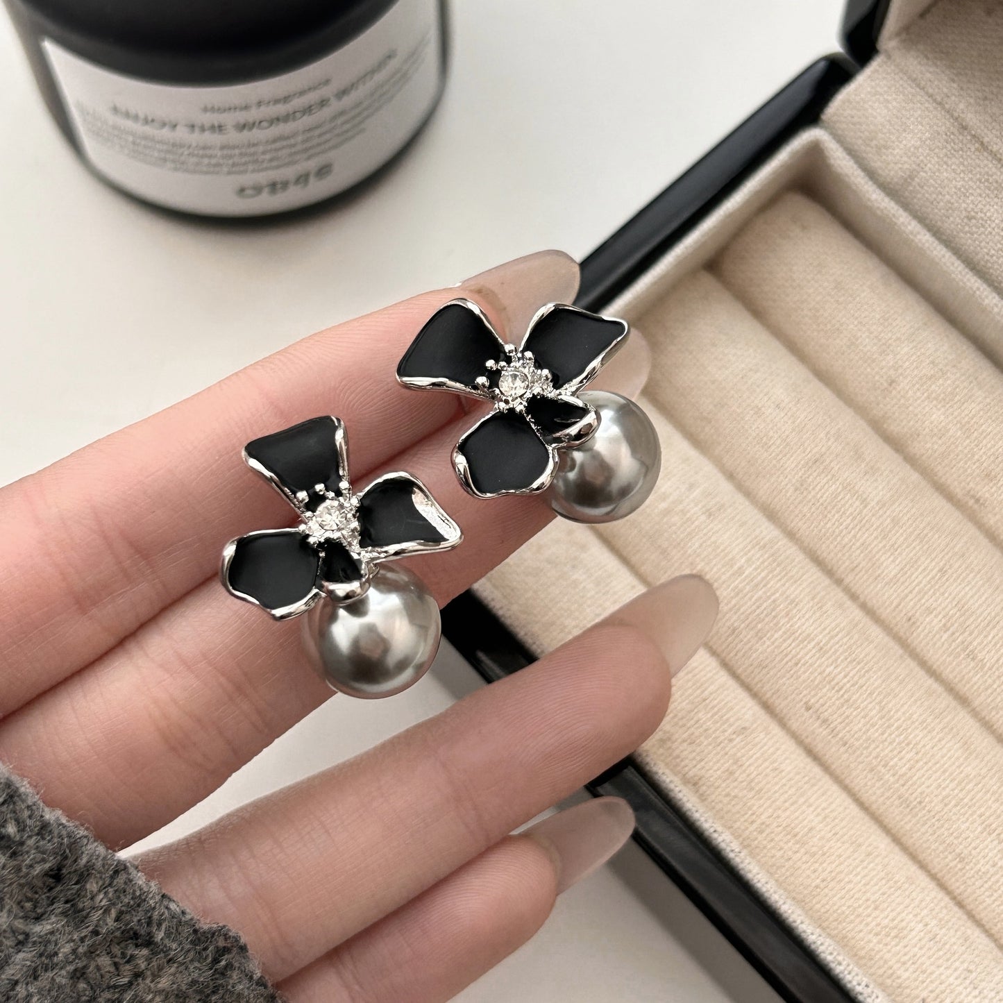 Sier Needle French Style Black Flower-de-luce Gray Bead Winter Versatile Stud Earrings