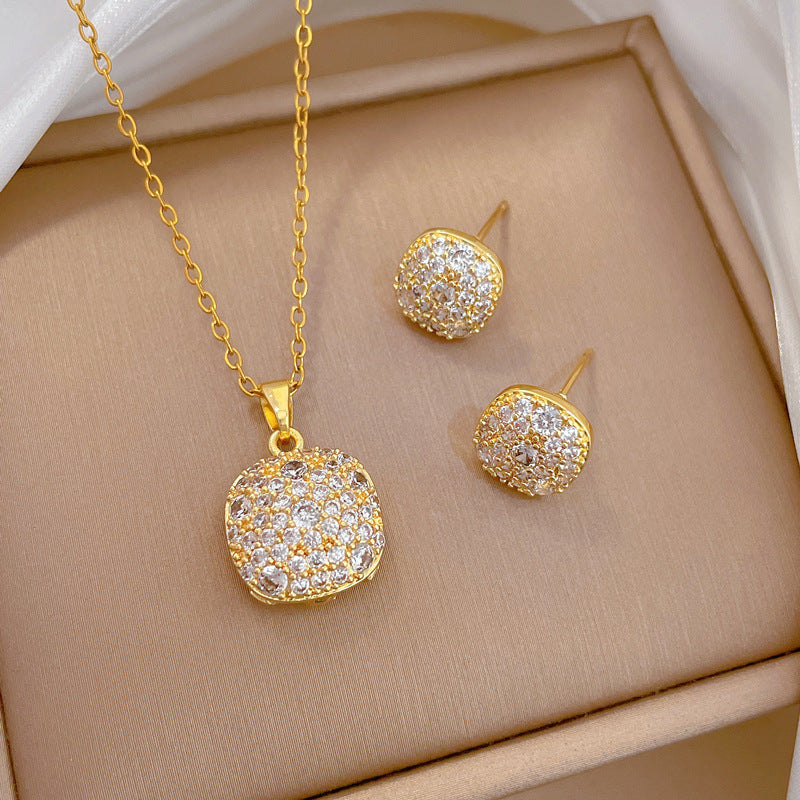 Women's Steel Diamond Square Small Suit Light Luxury Necklaces