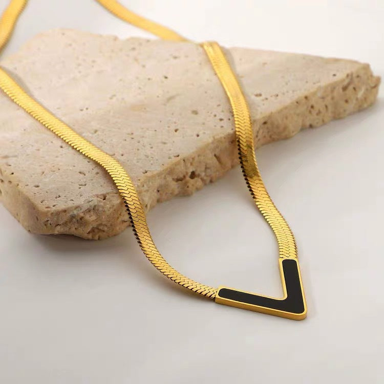 Women's Steel V-shaped Light Luxury High-grade Flat Snake Collar