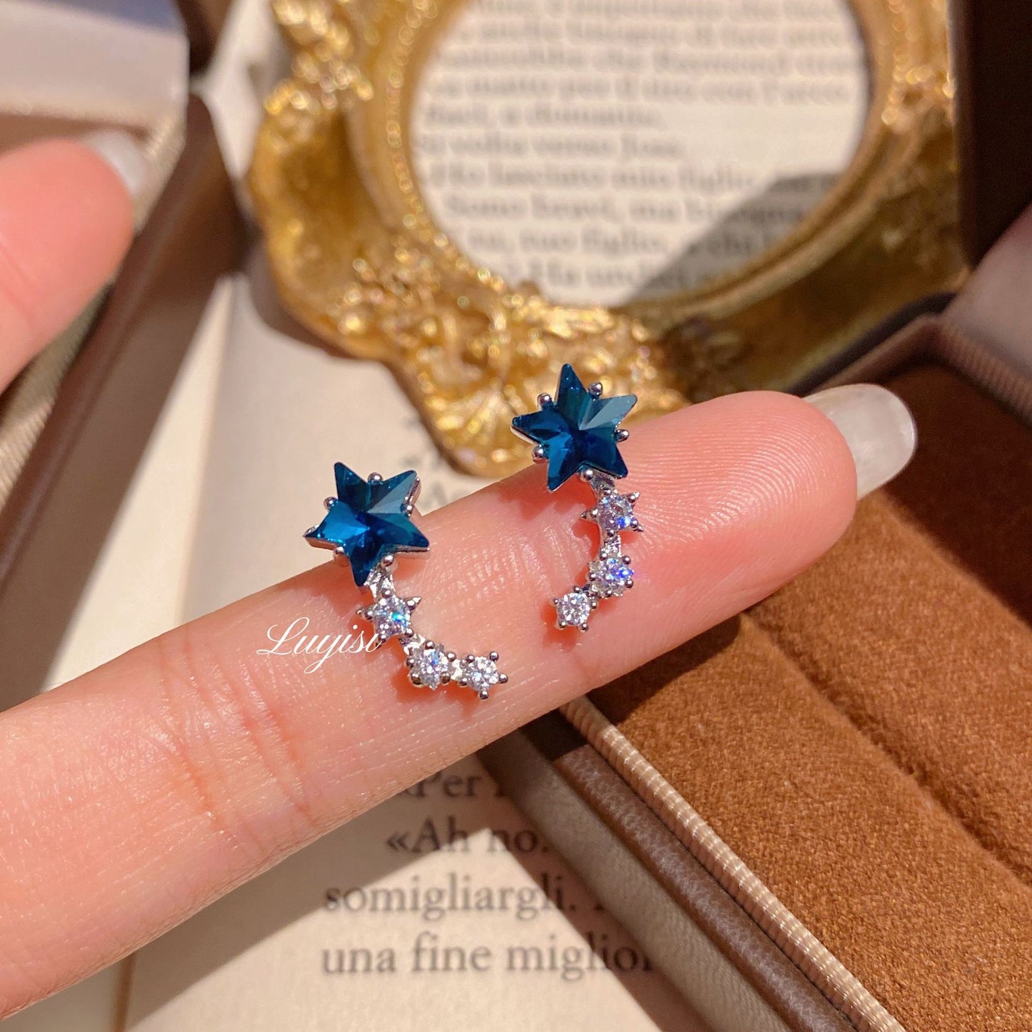 Women's Korean Style Giant Beauty Arc Zircon Fresh Blue Earrings