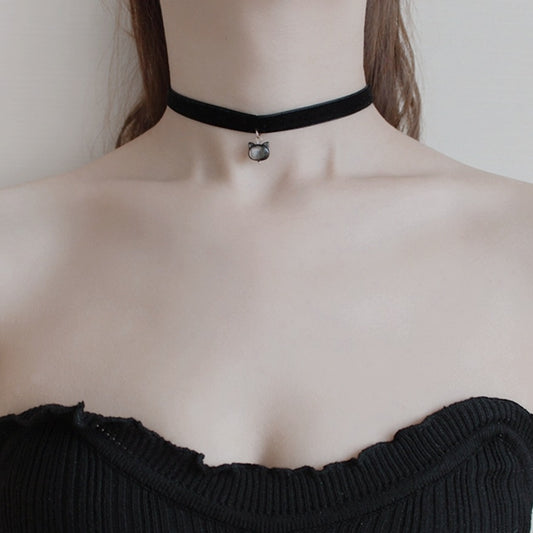 Titanium Steel Shell Black Spinel Veet Cat Head Portrait Clavicle Collar