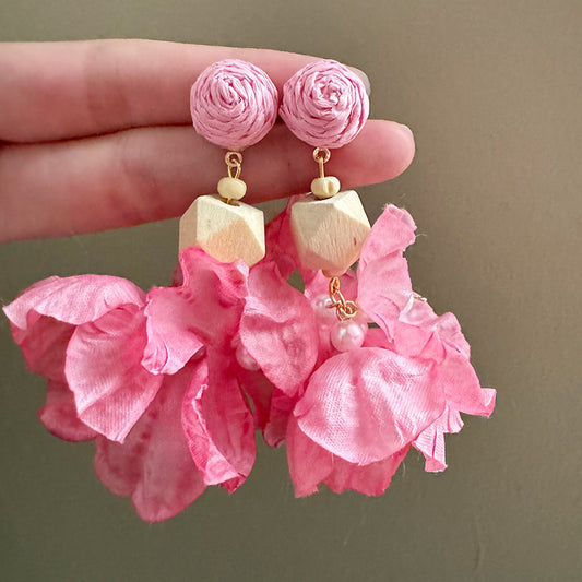 High-grade Temperament Rendering Petal Beaded Tassel Earrings