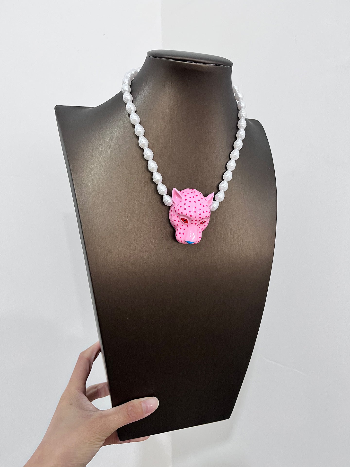 Women's Style Enamel Leopard Head Temperament Stringed Pearls Clavicle Chain Necklace