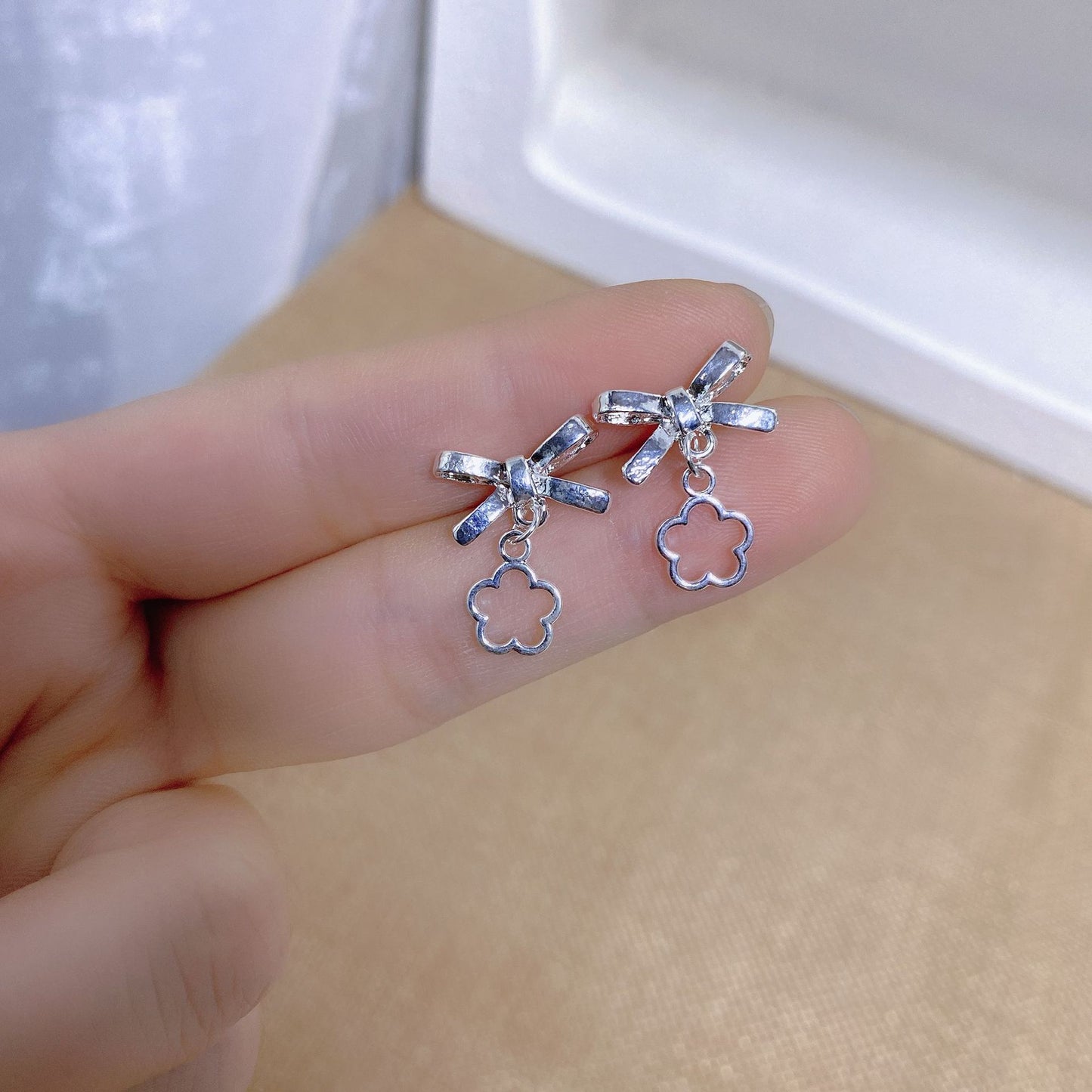 Simple Individually Packaged Exquisite Sier Bow Stud Earrings