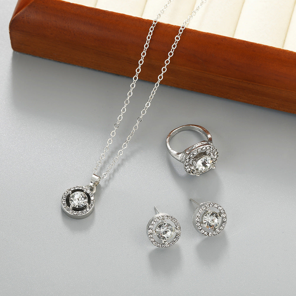 Stylish Round Crystal Bridal Gemstone Claw Rings